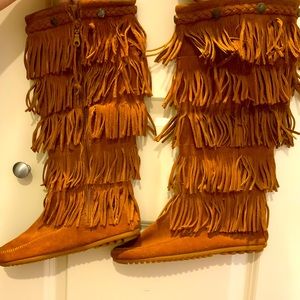 Suede Fringe Minnetonka like new condition